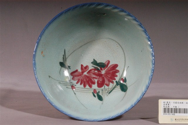 藍地粉紅釉花卉紋碗 (共3張)