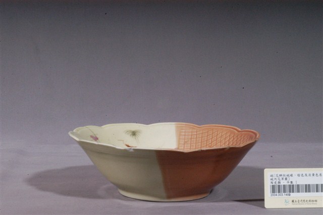 彩繪花卉方格壓紋碗 (共4張)