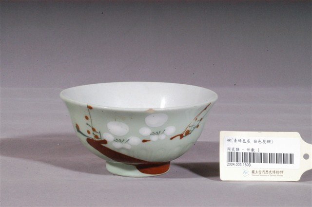 淡綠釉彩繪梅花紋碗 (共3張)
