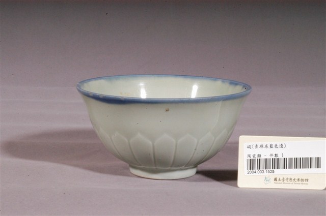 青綠彩蓮花壓紋碗 (共3張)