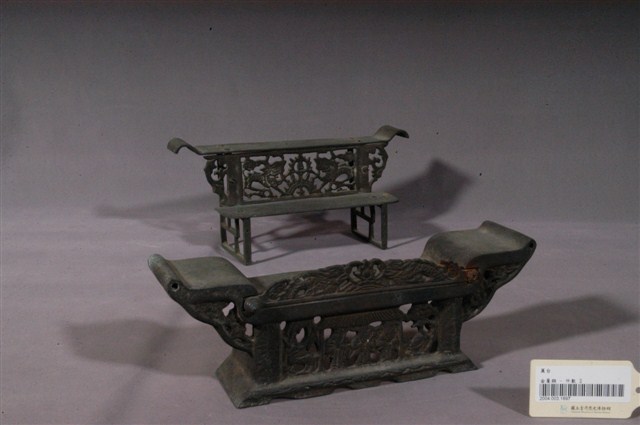 銅雕雙層座式薦臺 (共1張)