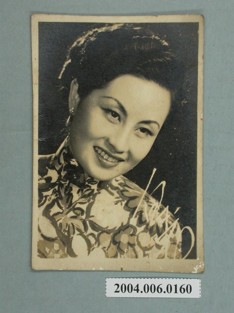 白光明星照片 (共2張)