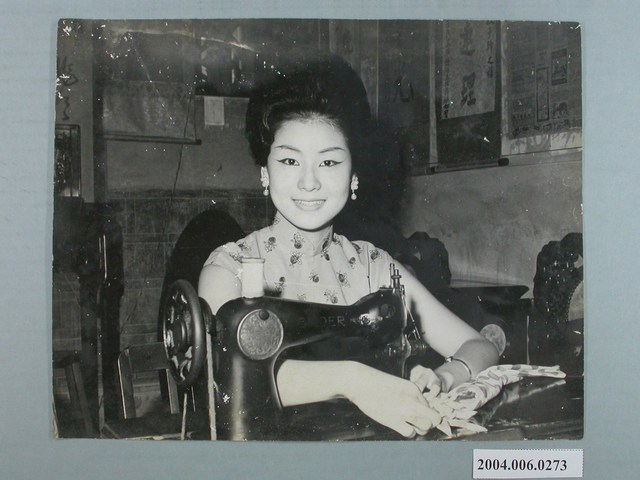 中國小姐林素幸手藝車衣服(內含中央說明書)照片 (共3張)