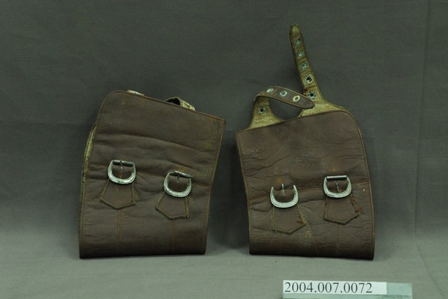 雙扣皮綁腿一雙 (共2張)