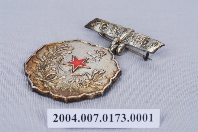 吳廖氏蓉愛國婦人會通常會員章 (共3張)