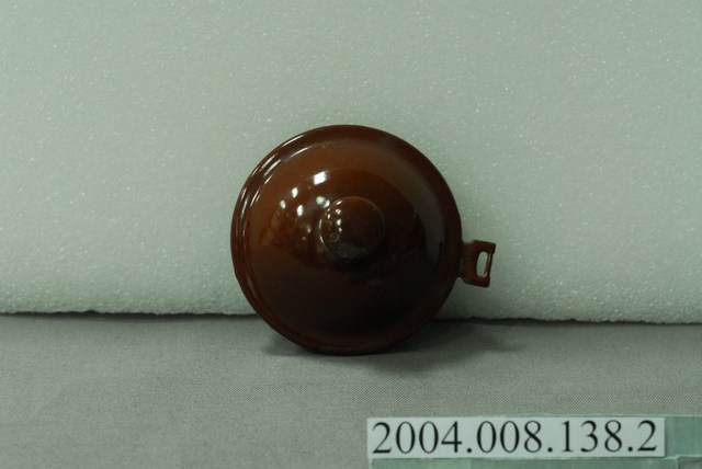 小型褐色鐵製水壺蓋 (共3張)