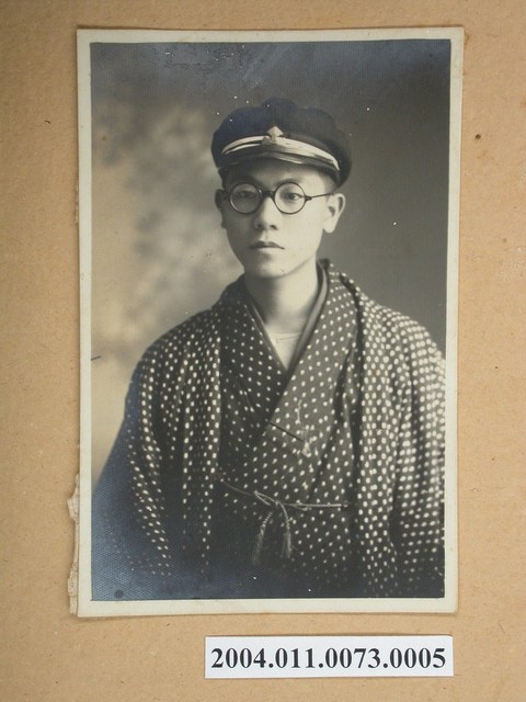 王育霖就讀臺北高等學校文科時期半身獨照 (共2張)