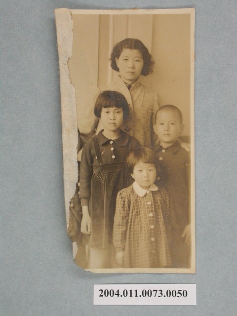 母子四人合照 (共2張)