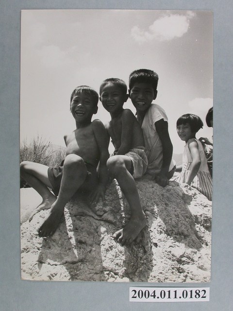 何懷東攝影作品快樂「村童」 (共2張)