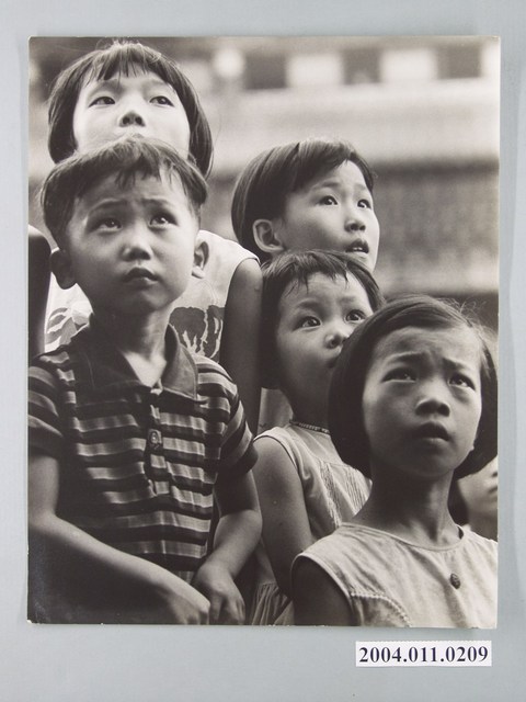 5名孩童注視到入神 (共1張)