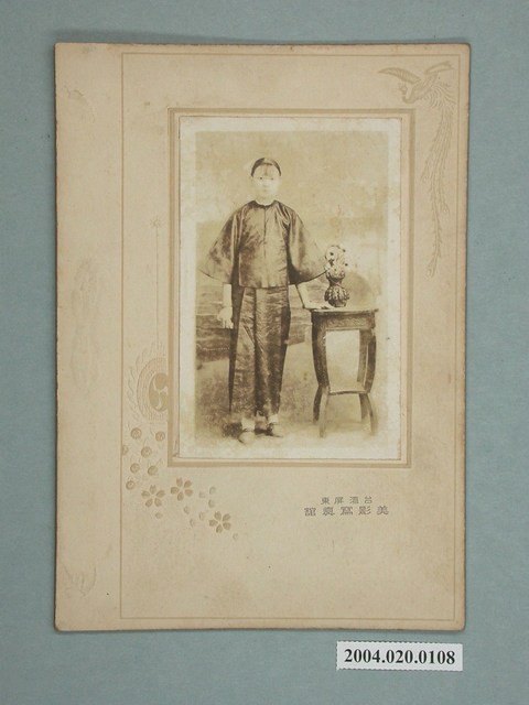 少女黑白獨照 (共1張)