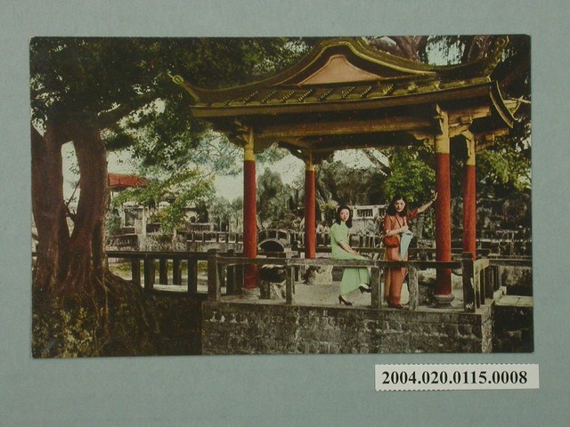 臺北生蕃屋本店印行臺灣美女於園中散步 (共3張)