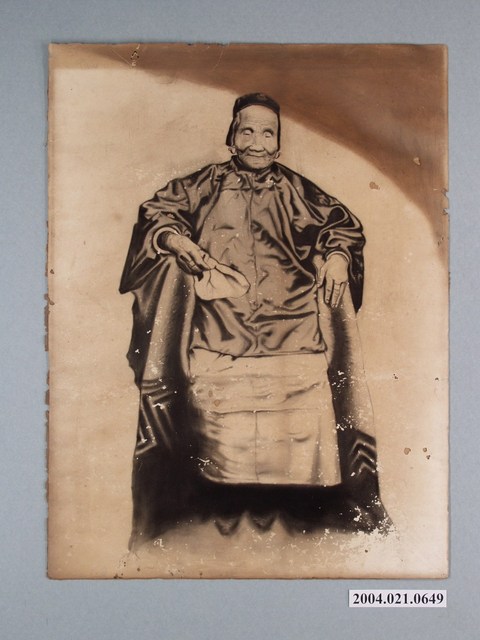 坐姿女祖先畫像 (共1張)