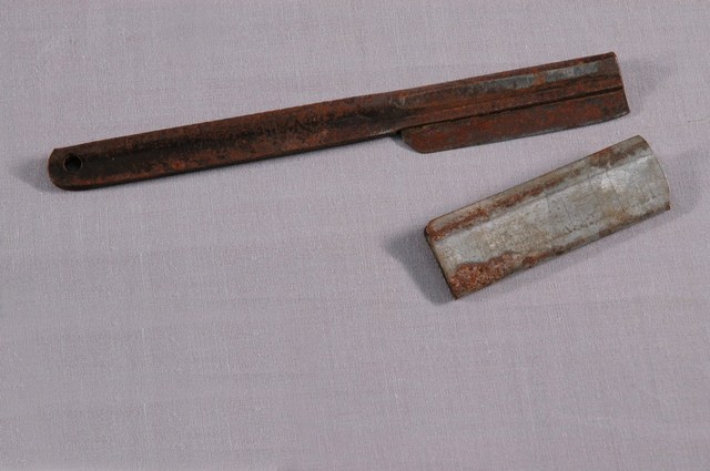 鐵柄直式剃刀附刀套 (共6張)