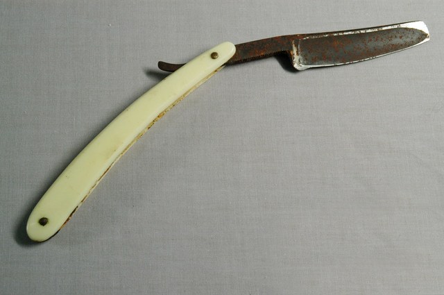 白柄塑膠直式剃刀 (共8張)