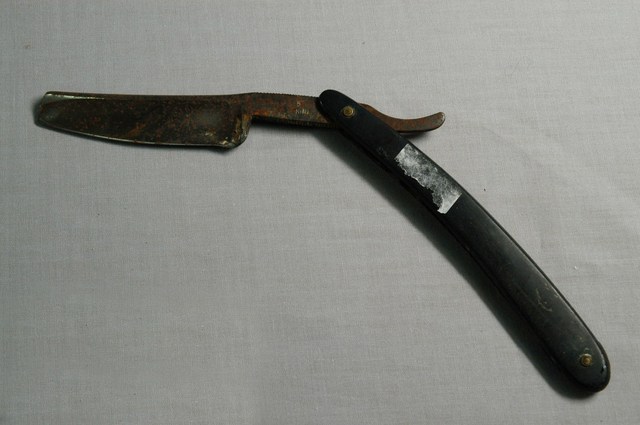 黑色木柄直式剃刀 (共7張)