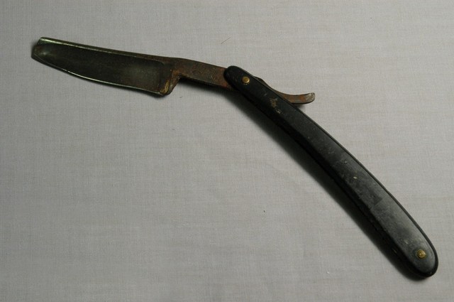 黑色木柄直式剃刀 (共7張)