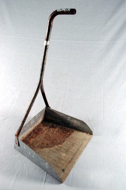 鐵製畚斗 (共2張)