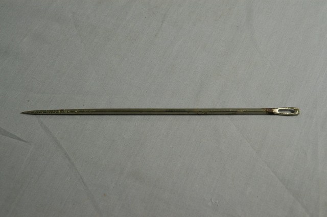 白銅製縫針 (共2張)
