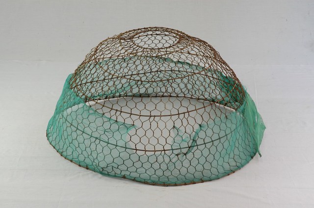 鐵絲編雞罩 (共2張)