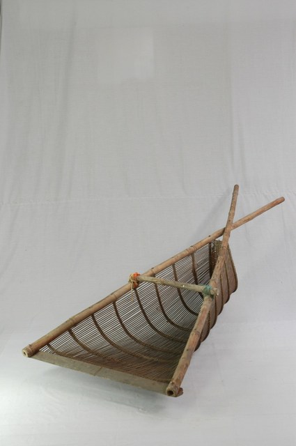 竹製捕魚器 (共2張)