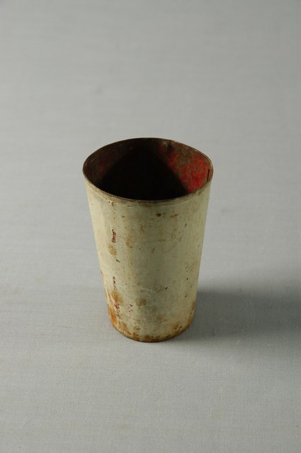 鐵製插香筒 (共2張)