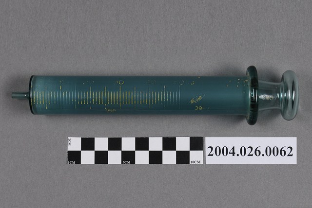 珍珠牌50c.c.綠色玻璃針筒 (共6張)