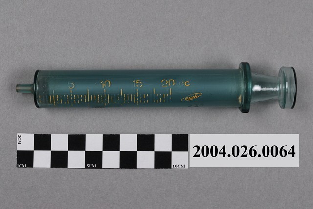 珍珠牌20c.c.綠色玻璃針筒 (共6張)