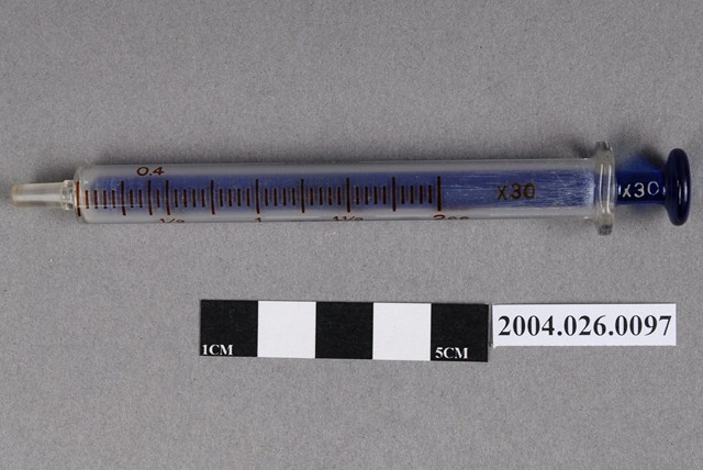 TOP 2 C.C.藍白色玻璃針筒 (共6張)