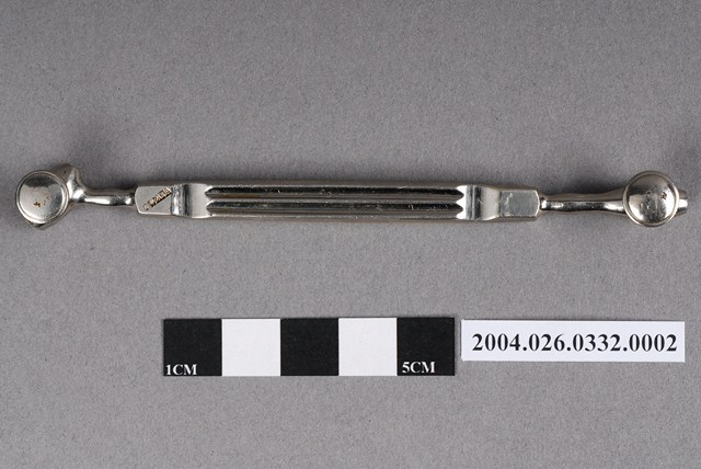 Y.IWATA耳鼻喉科手術工具組之組合握柄 (共4張)