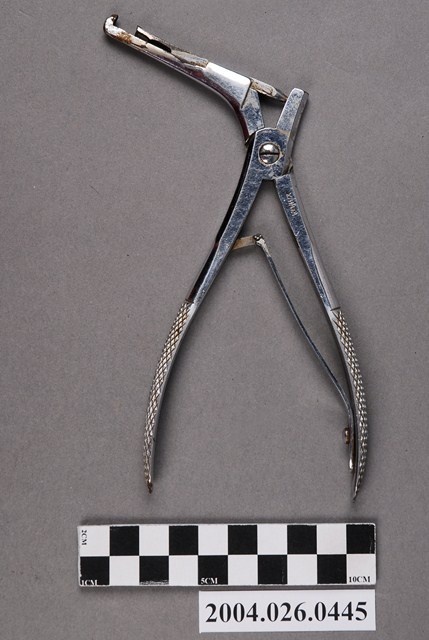 Y.IWATA耳鼻喉科咬骨鉗 (共4張)