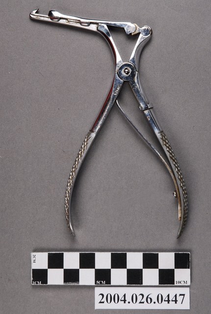 Y.IWATA耳鼻喉科咬骨鉗 (共4張)