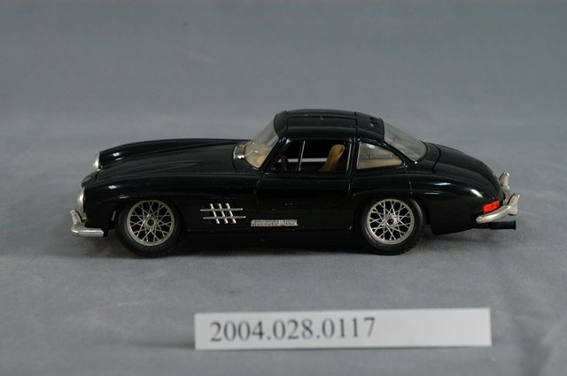 黑色賓士車模型 (共7張)