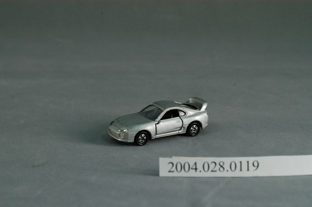 銀色豐田汽車模型 (共6張)