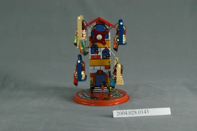 房子與四隻小熊玩具 (共3張)