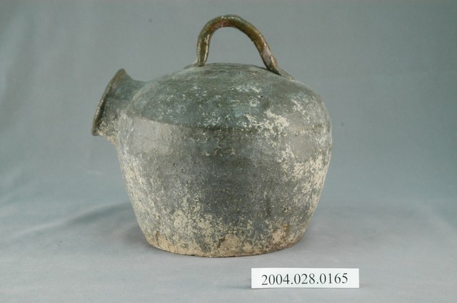 陶製褐釉男用夜壺 (共3張)