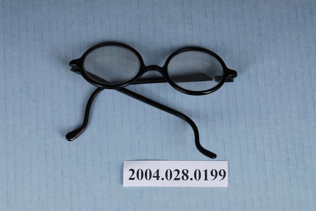 黑色塑膠圓框眼鏡 (共2張)