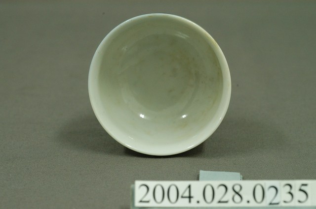 四三管理委員會贈孔子聖誕釋奠紀念小瓷杯 (共3張)