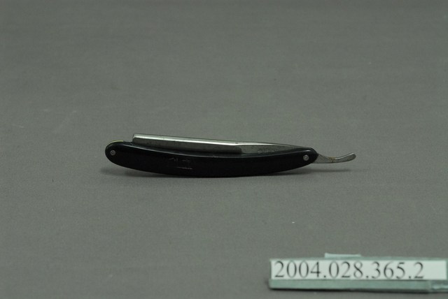 東利牌黑色木柄直式剃刀 (共12張)