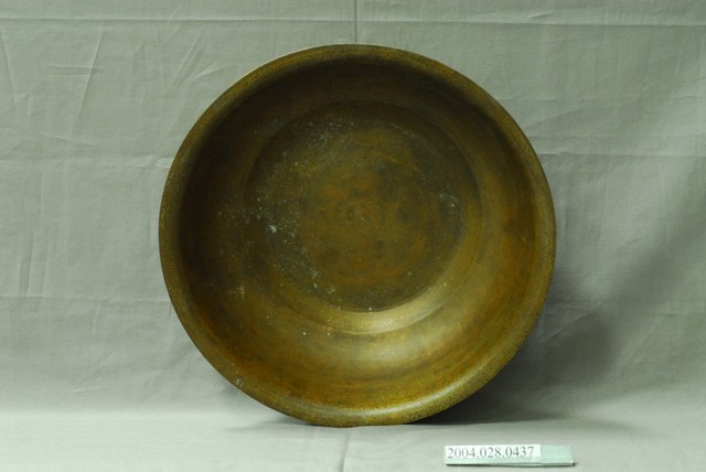 銅製花草暗紋臉盆 (共3張)