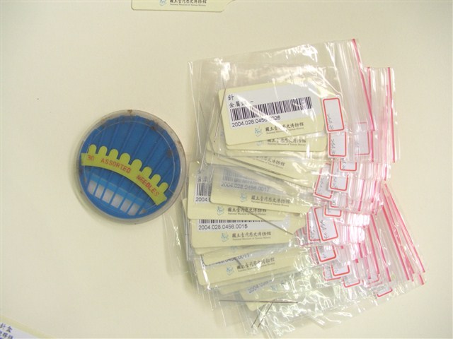 針盒與針一組 (共1張)