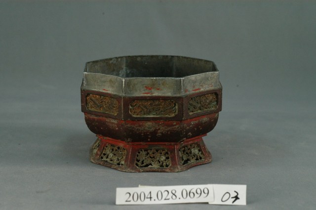 八角筒麒麟窗花雙層錫製粉盒底層 (共6張)