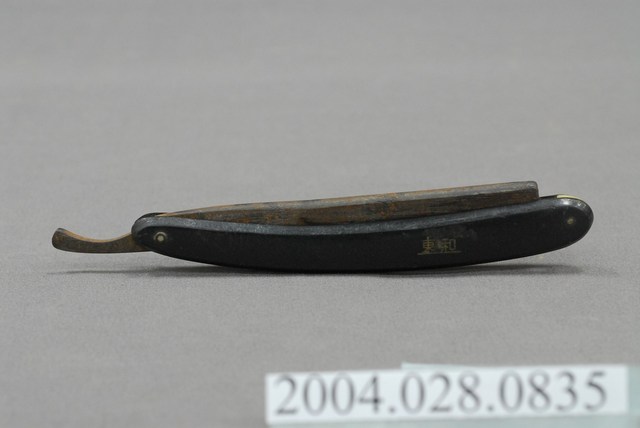 東和牌黑色木柄直式剃刀 (共12張)