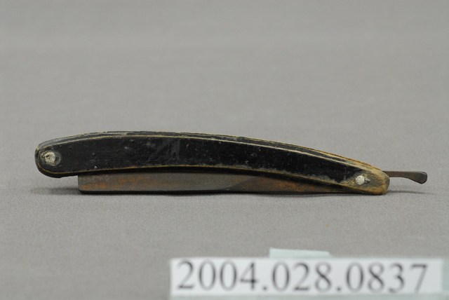 黑色木柄直式剃刀 (共10張)