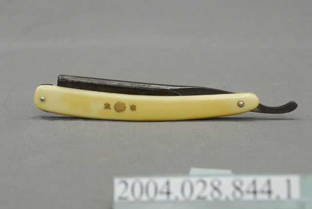 SUZUMASA牌白色塑膠柄直式剃刀 (共6張)