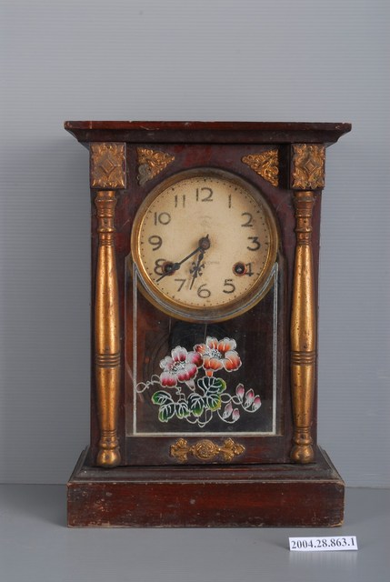 中國山東煙臺鐘錶廠製北極星牌馬頭機械木座鐘 (共2張)