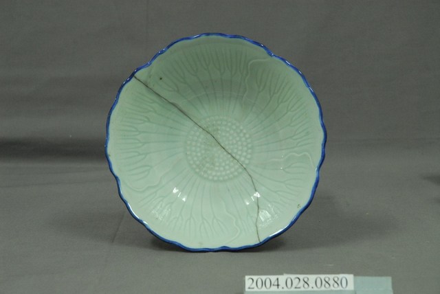 青瓷刻花鋦釘碗 (共3張)