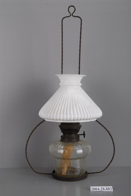 吊掛式乳白玻璃煤油燈 (共2張)