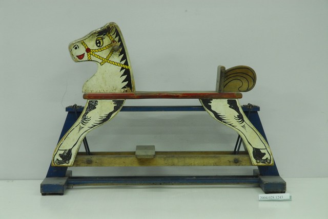 木製搖擺馬 (共3張)