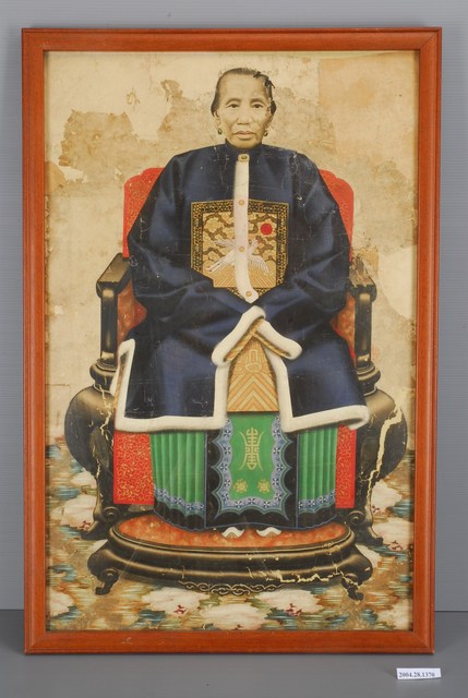 彩色坐姿女祖先畫像 (共1張)